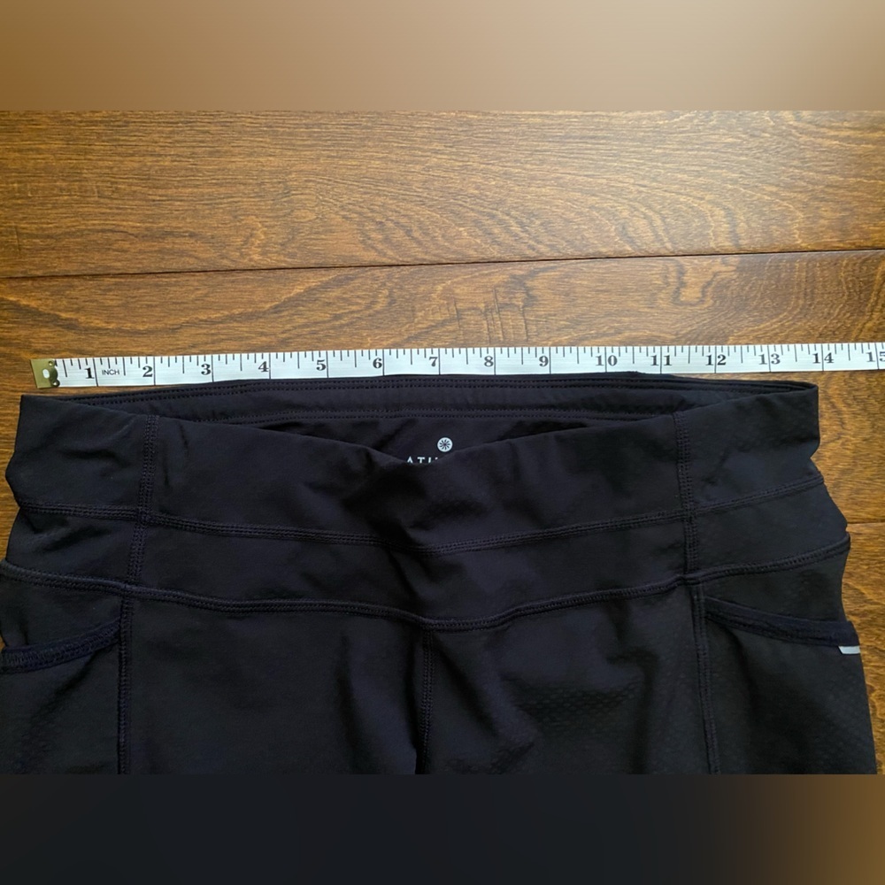 Athleta Be Free Dobby Knicker Capri Leggings Women's Small Black Activewear Crop - Picture 9 of 12